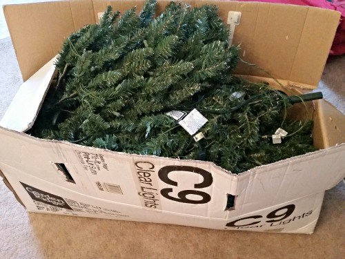 christmas-tree-stored-in-original-box.jp