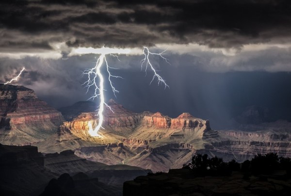 lightning-grand-canyon-matador-seo-940x6