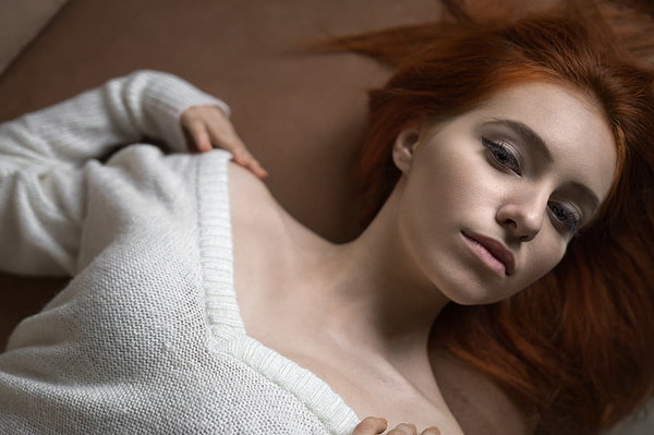 women, redhead, face, portrait, lying down, indoors, beautiful woman, HD wallpaper