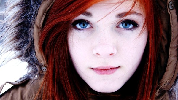 redhead-model-blue-eyes-white-skin-pink-lipstick-women-hoodie-snow-winter-face-portrait-girls-7372.jpg