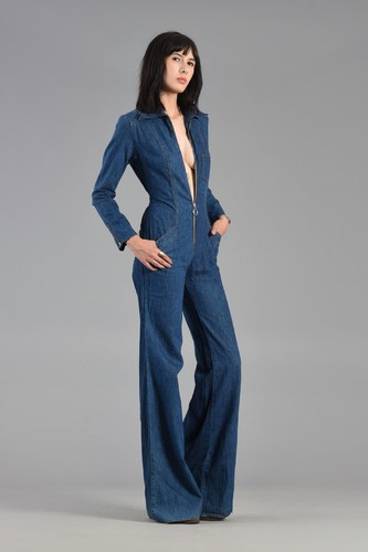 bustown-modern-vintage-1970s-denim-zip-front-plunging-jumpsuit-011.thumb.jpg.c2cd6a7c6252f3023112d677282f75ee.jpg