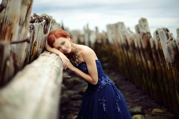 model-redhead-blue-dress-smiling-women-necklace-girls-5909.jpg