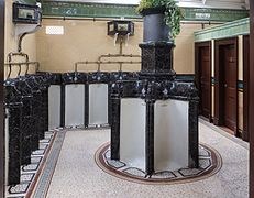 Rothesay_Victorian_Toilets_-_men's_urinals.jpg