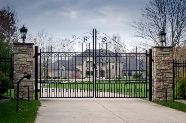 large-fancy-mansion-behind-gated-entry-house-sits-sign-privilege-money-46714692.thumb.jpg.a8599100707da503e11cdc4fad53974c.jpg
