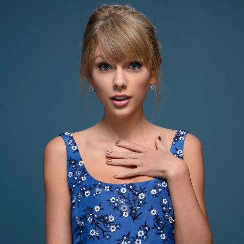 Taylor-Swift-Looking-Surprised-Pictures.thumb.jpeg.2488cf341990f315ee3e2e4148a03293.jpeg