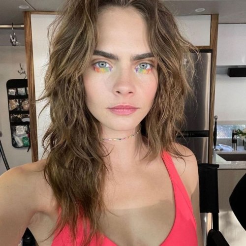 cara_delevingne_opens_up_about_growing_up_as_a_queer_child_says_it_was_isolating_and_hard_to_navigate.thumb.jpg.528a14db15e13cc9cfe8b5eea7bf370c.jpg